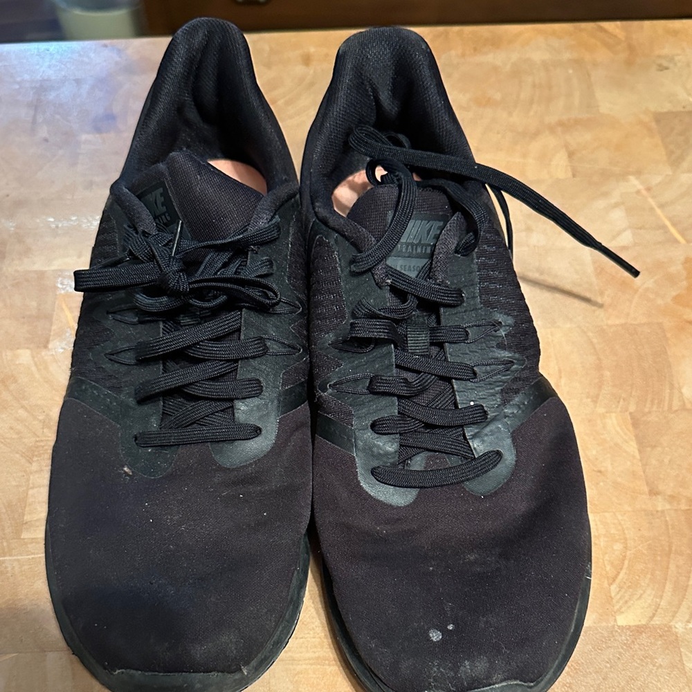 Nike Men's Black Athletic Sneakers